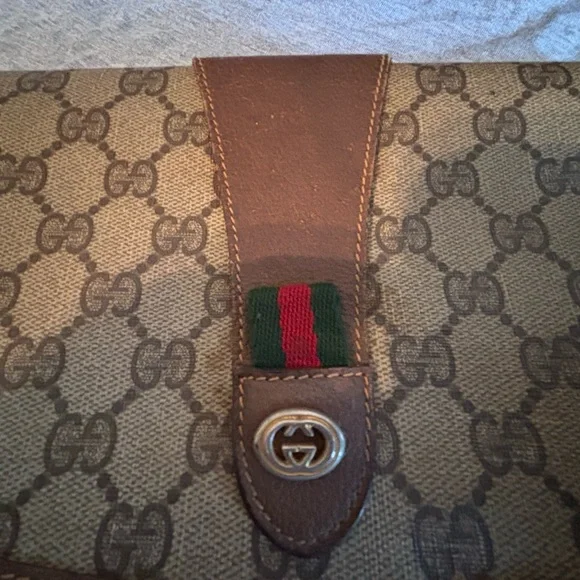 Authentic Vintage Gucci Sherry Line GG Supreme Clutch - Crossbody Chain Included - Picture 5 of 15